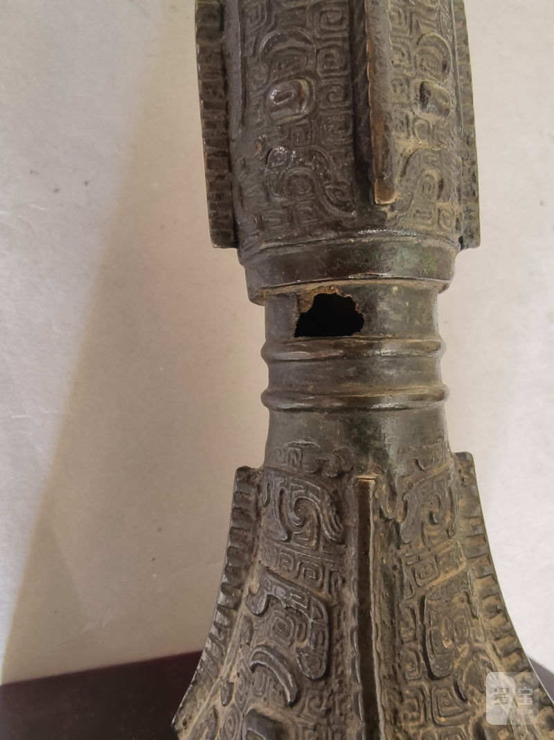 A bronze 'gu' vase with archaistic relief decoration - 图8
